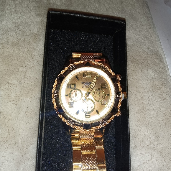 Watch - Picture 3 of 9